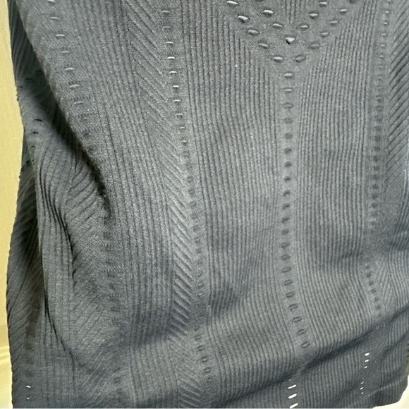 Athleta Black Sleeveless Fitted Tank Top - Picture 12 of 13